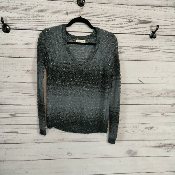 "Hollister" woman's sweater   - Picture 1 of 6